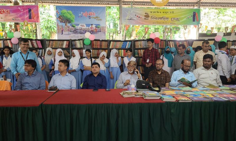 লক্ষ্মীপুরে ৫ দিনব্যাপী ভ্রাম্যমাণ বইমেলার উদ্বোধন